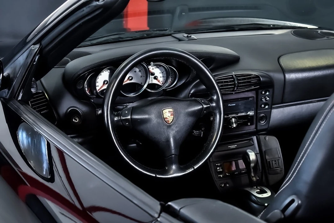 2000 Porsche 996 Carrera 4 - Image 29 of 30