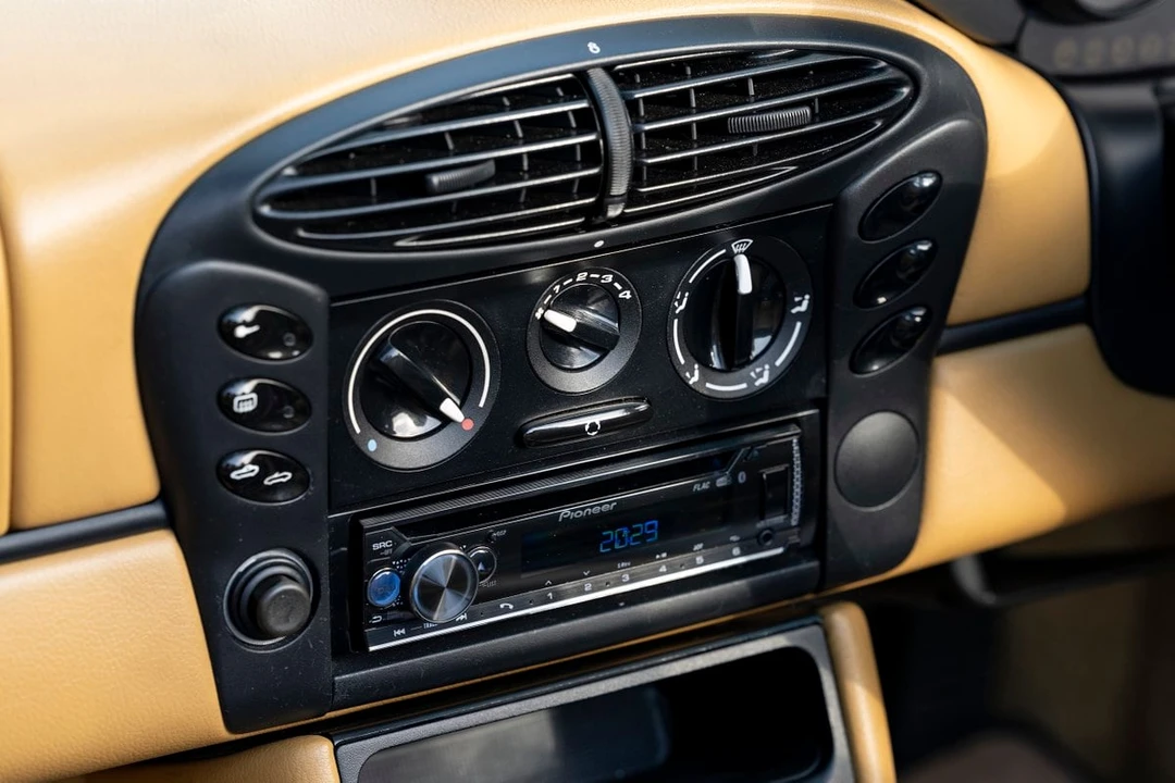 2000 Porsche 986 Boxster - Image 4 of 30