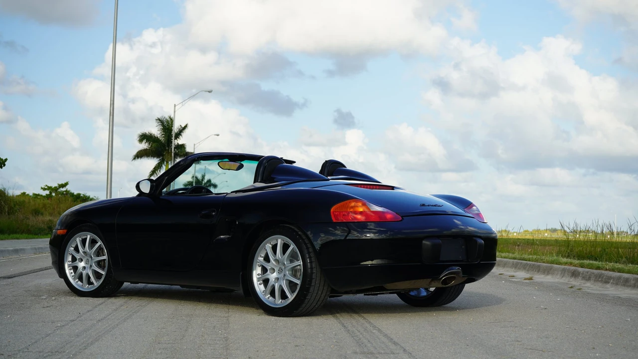 2000 Porsche 986 Boxster - Image 9 of 31