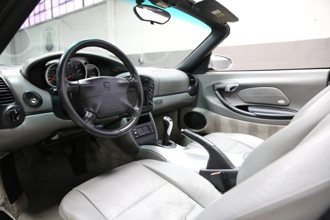 2000 Porsche 986 Boxster - Image 11 of 31