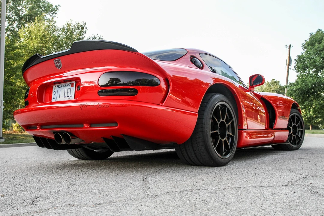 2000 Dodge Viper GTS 2nd Gen - Image 2 of 8