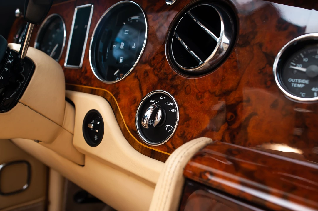 2000 Rolls-Royce Corniche Series V - Image 3 of 31