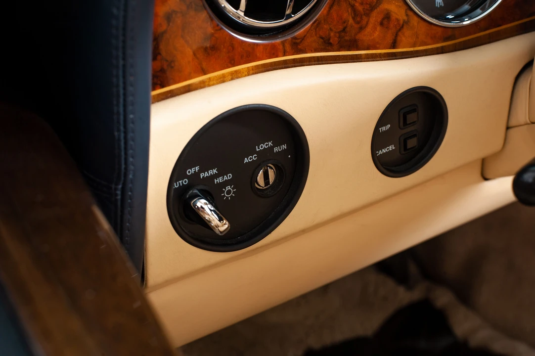 2000 Rolls-Royce Corniche Series V - Image 6 of 31
