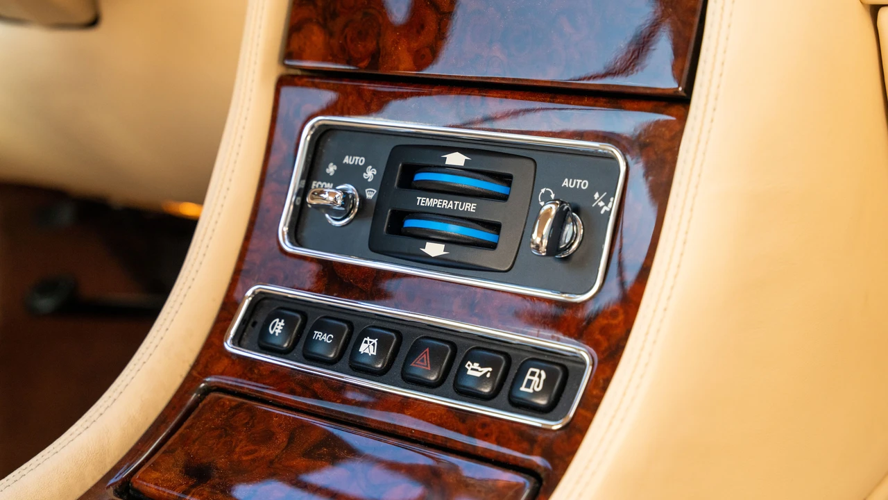 2000 Rolls-Royce Corniche Series V - Image 10 of 31