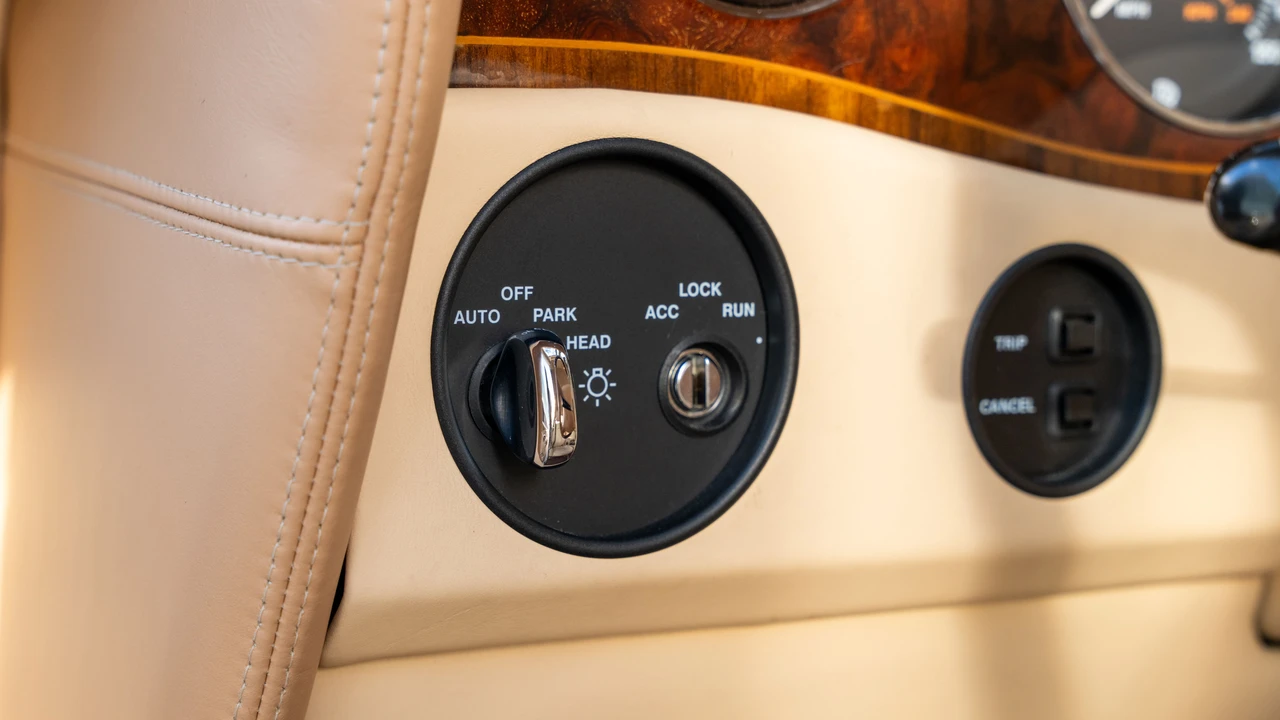 2000 Rolls-Royce Corniche Series V - Image 18 of 31