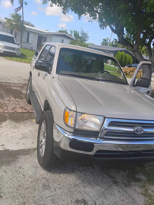 2000 Toyota 4Runner 3rd Gen - Image 3 of 10