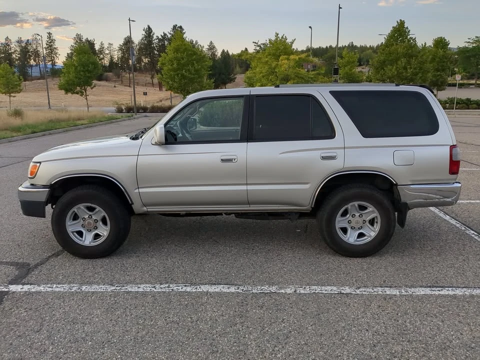 2000 Toyota 4Runner 3rd Gen - Image 2 of 9