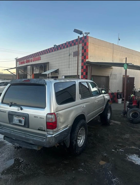 2000 Toyota 4Runner 3rd Gen - Image 2 of 8