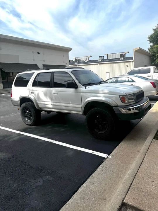 2000 Toyota 4Runner 3rd Gen - Image 2 of 12
