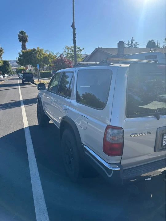 2000 Toyota 4Runner 3rd Gen - Image 2 of 9