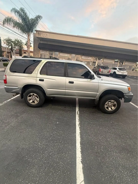 2000 Toyota 4Runner 3rd Gen - Image 2 of 9