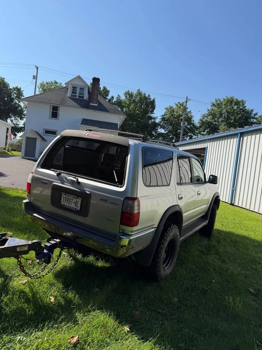 2000 Toyota 4Runner 3rd Gen - Image 2 of 9