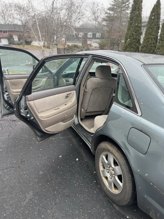 2000 Toyota Avalon 2nd Gen - Image 2 of 8