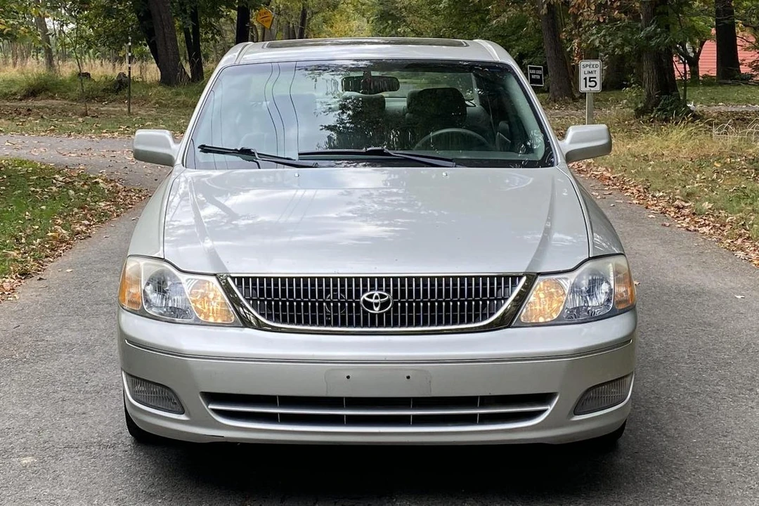 2000 Toyota Avalon 2nd Gen - Image 2 of 31
