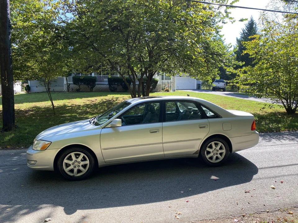 2000 Toyota Avalon 2nd Gen - Image 9 of 31
