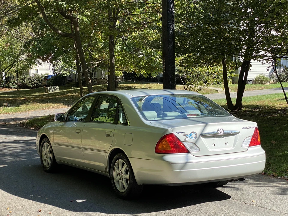 2000 Toyota Avalon 2nd Gen - Image 10 of 31