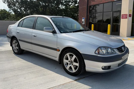 2000 Toyota Avensis CDX Sedan