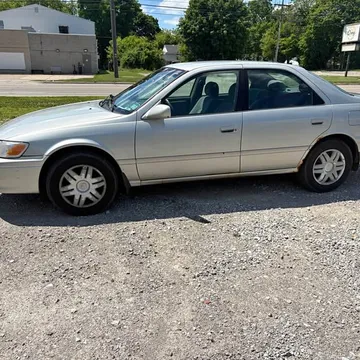 2000 Toyota Camry LE Sedan 4D