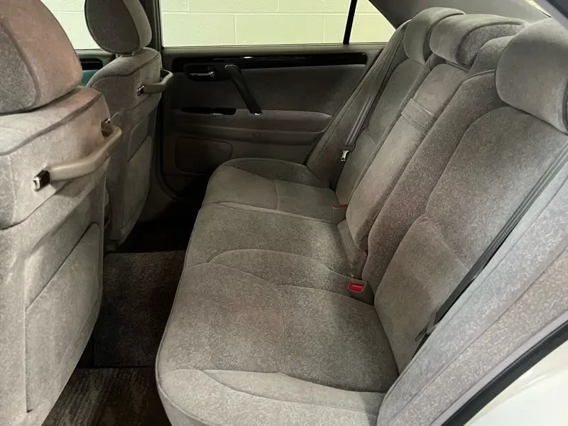 2000 Toyota Crown - Image 14 of 19