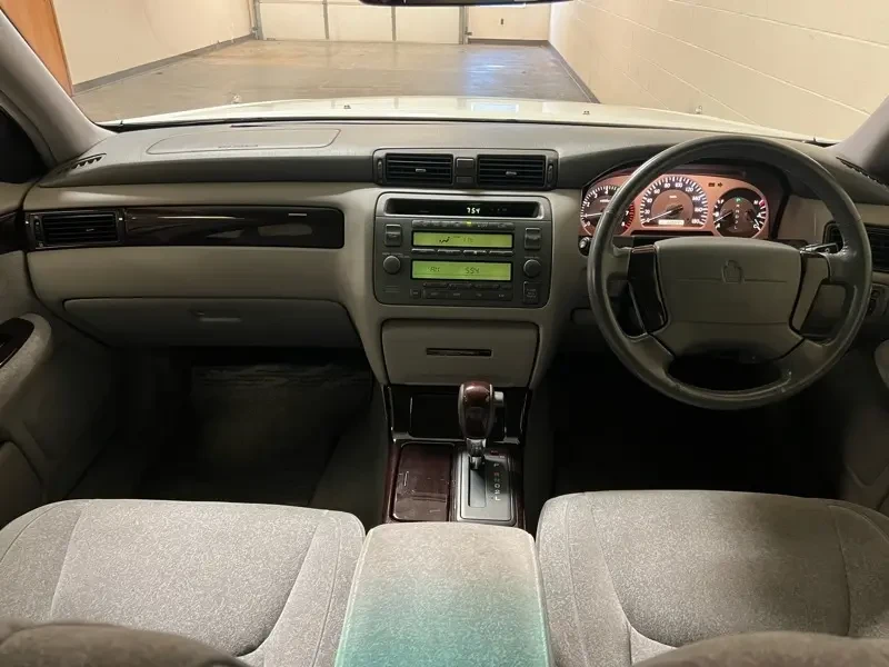 2000 Toyota Crown - Image 16 of 19