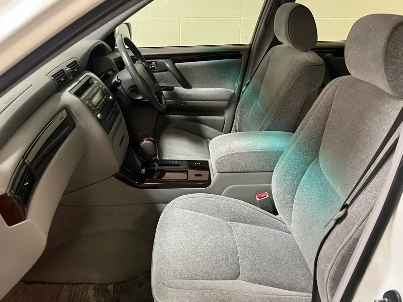 2000 Toyota Crown - Image 13 of 19
