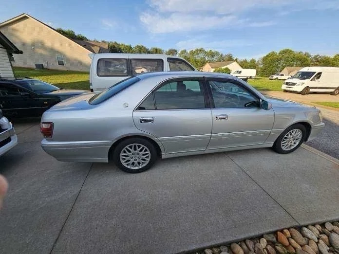 2000 Toyota Crown 11th Gen - Image 2 of 15