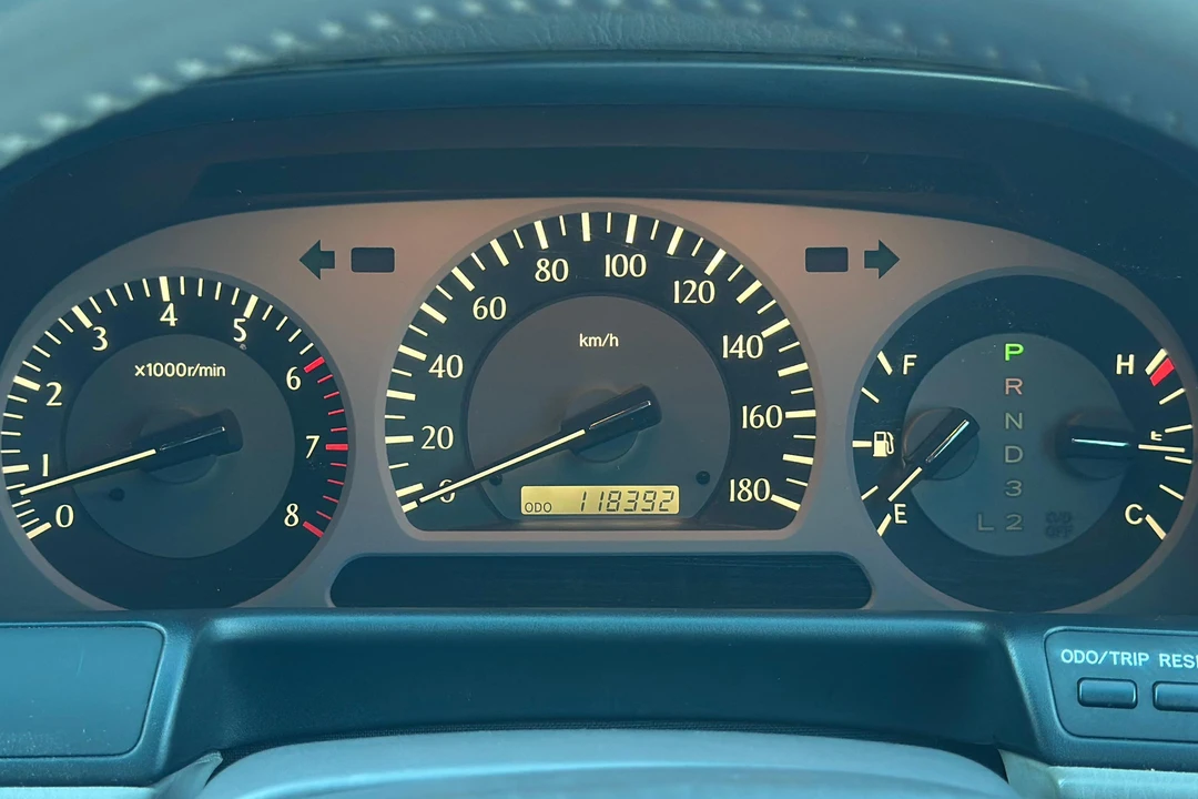 2000 Toyota Crown - Image 28 of 31