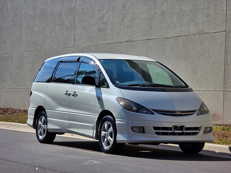 2000 Toyota Previa/Estima 2nd Gen - Image 2 of 21