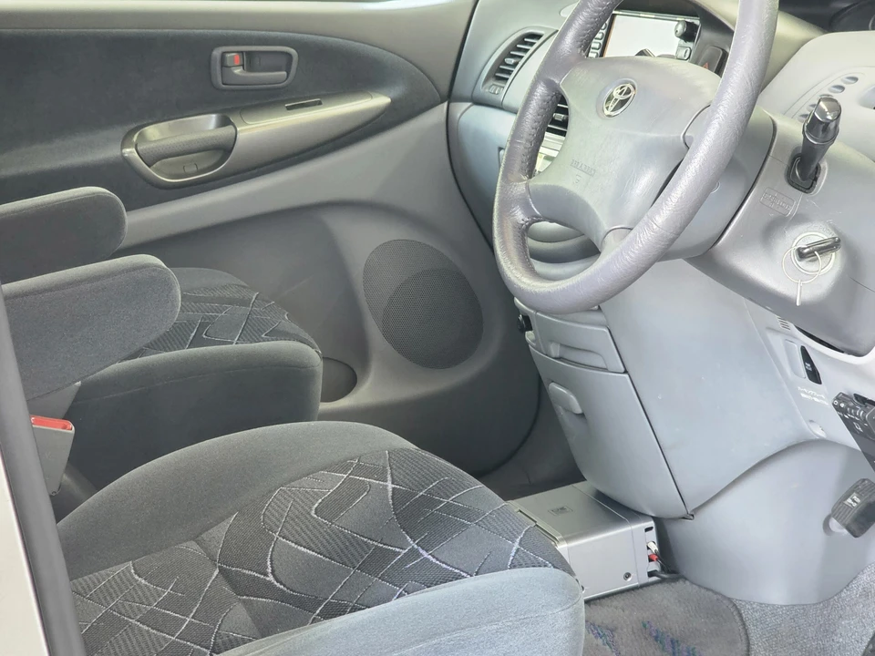2000 Toyota Previa/Estima - Image 19 of 31