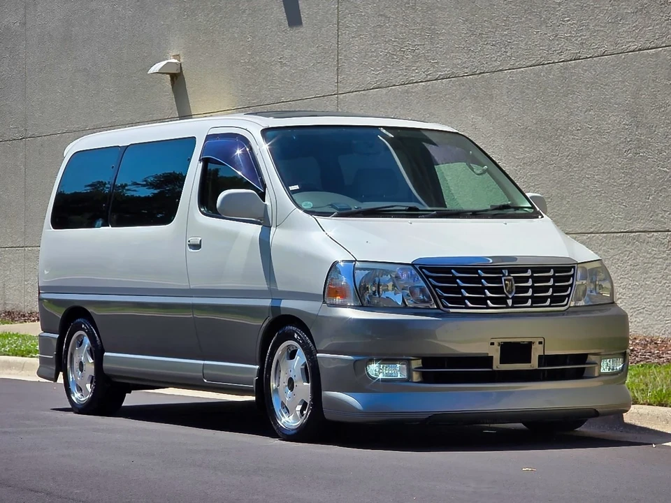 2000 Toyota Granvia 4th Gen - Image 2 of 21