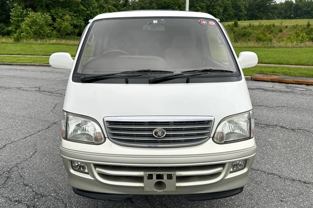 2000 Toyota HiAce 4th Gen - Image 2 of 31