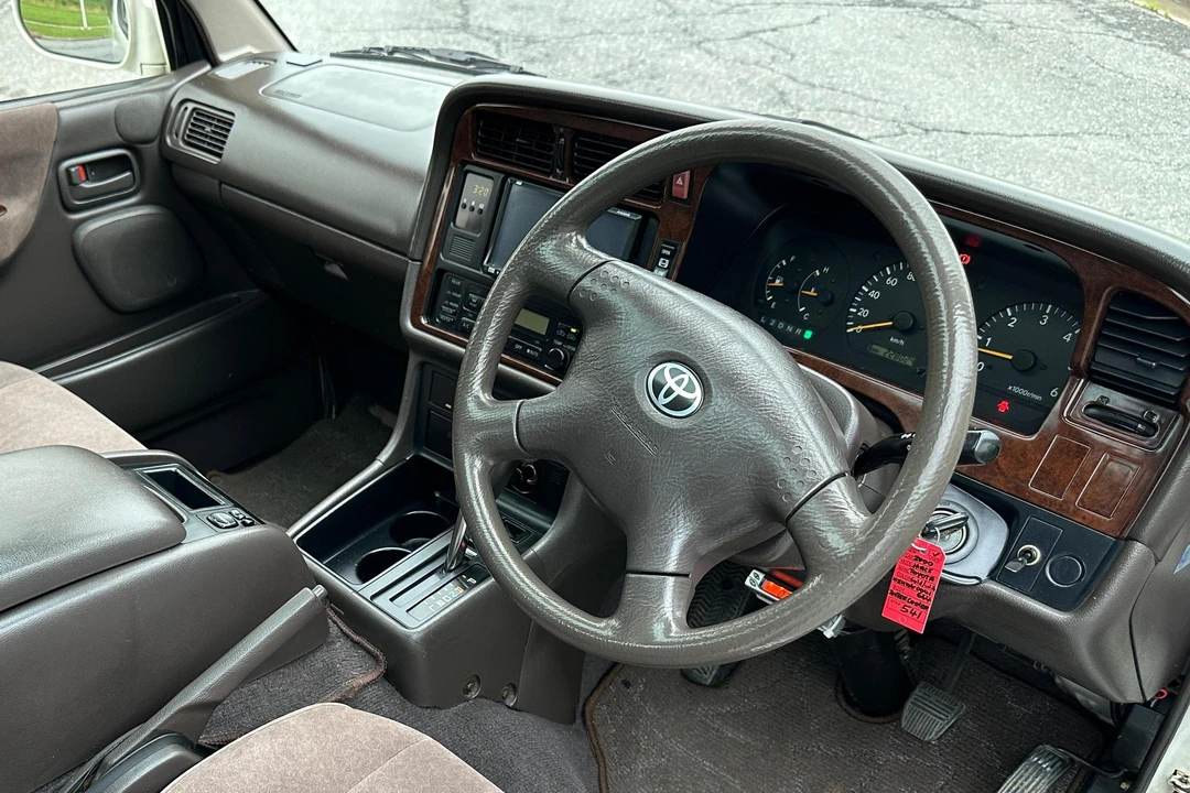 2000 Toyota HiAce 4th Gen - Image 29 of 31