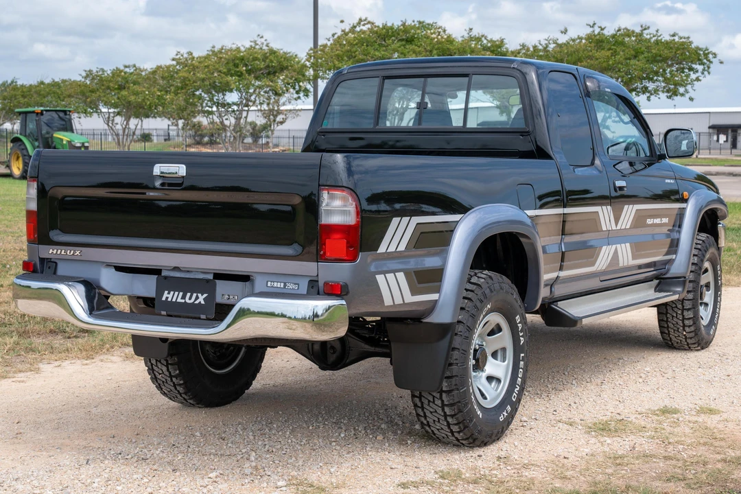 2000 Toyota Hilux 6th Gen - Image 4 of 31
