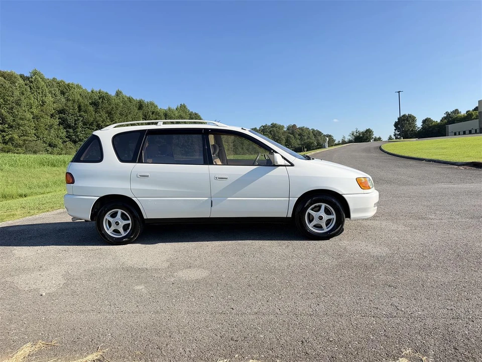 2000 Toyota - Image 4 of 28