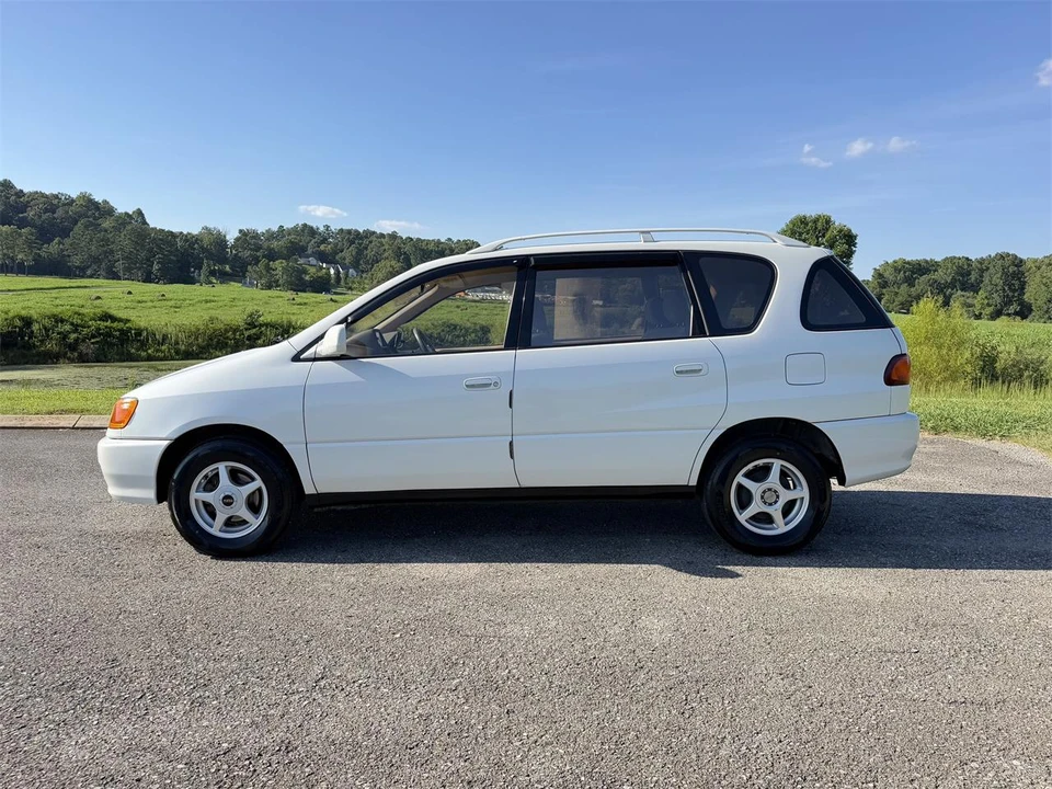 2000 Toyota - Image 5 of 28