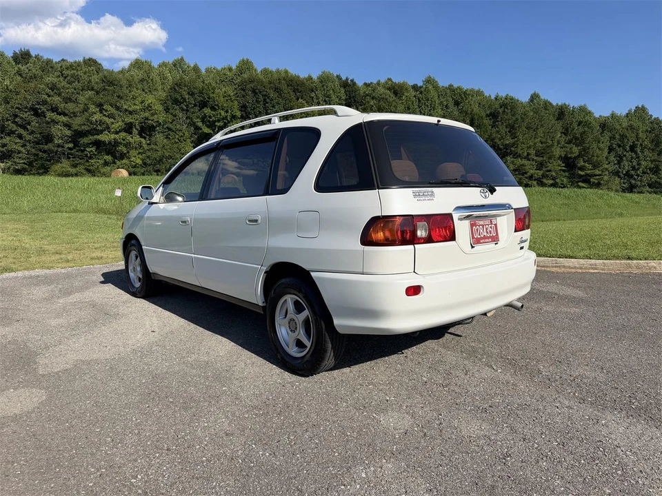 2000 Toyota - Image 8 of 28