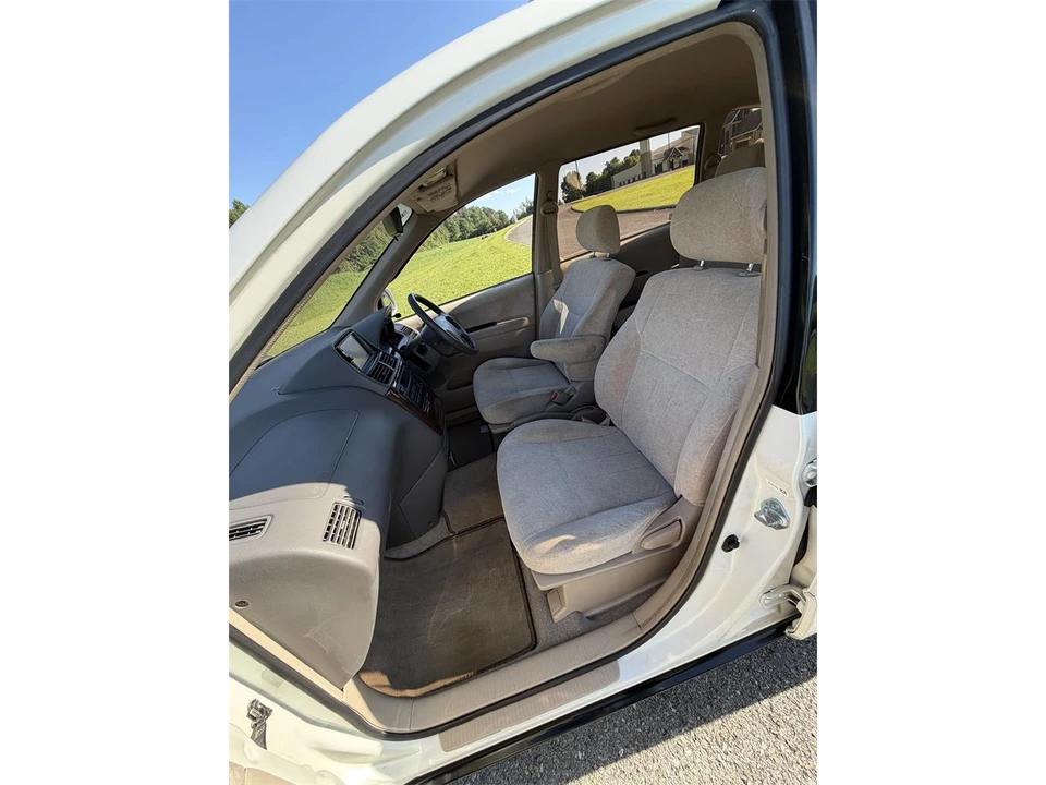 2000 Toyota - Image 9 of 28