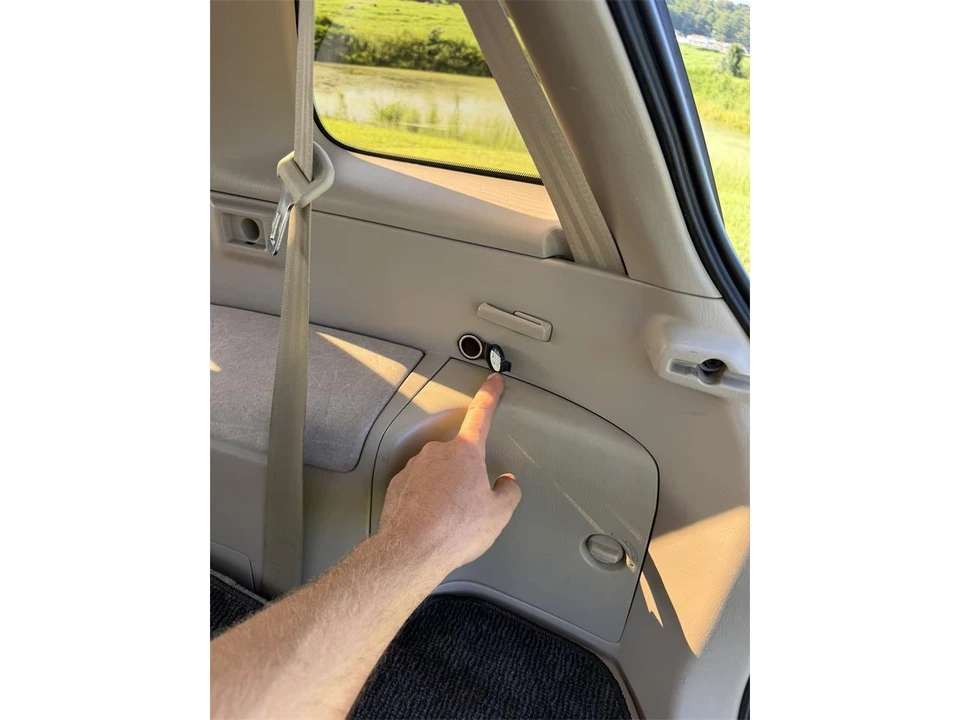 2000 Toyota - Image 21 of 28