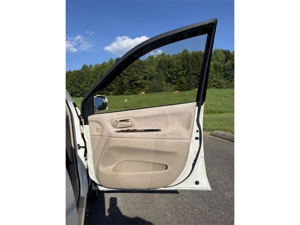 2000 Toyota - Image 25 of 28