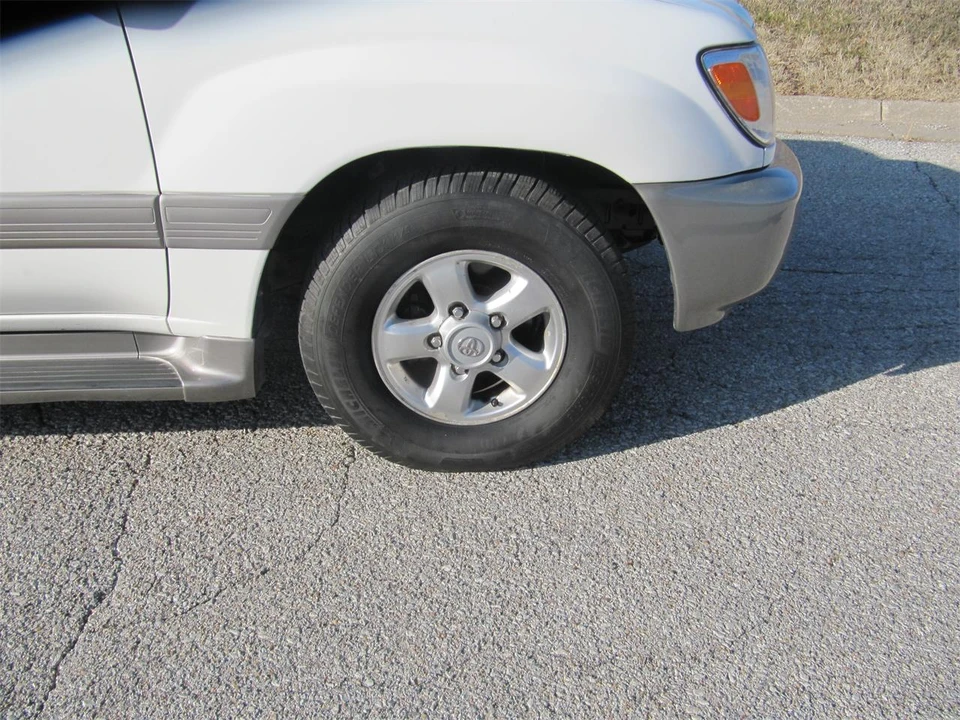 2000 Toyota J100 Land Cruiser - Image 8 of 26