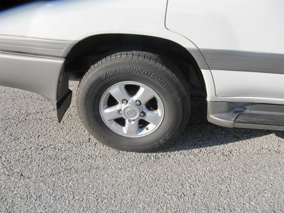 2000 Toyota J100 Land Cruiser - Image 9 of 26