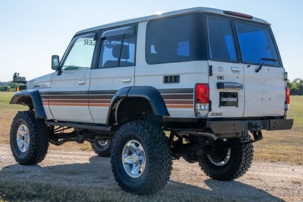 2000 Toyota J70 Land Cruiser - Image 2 of 7