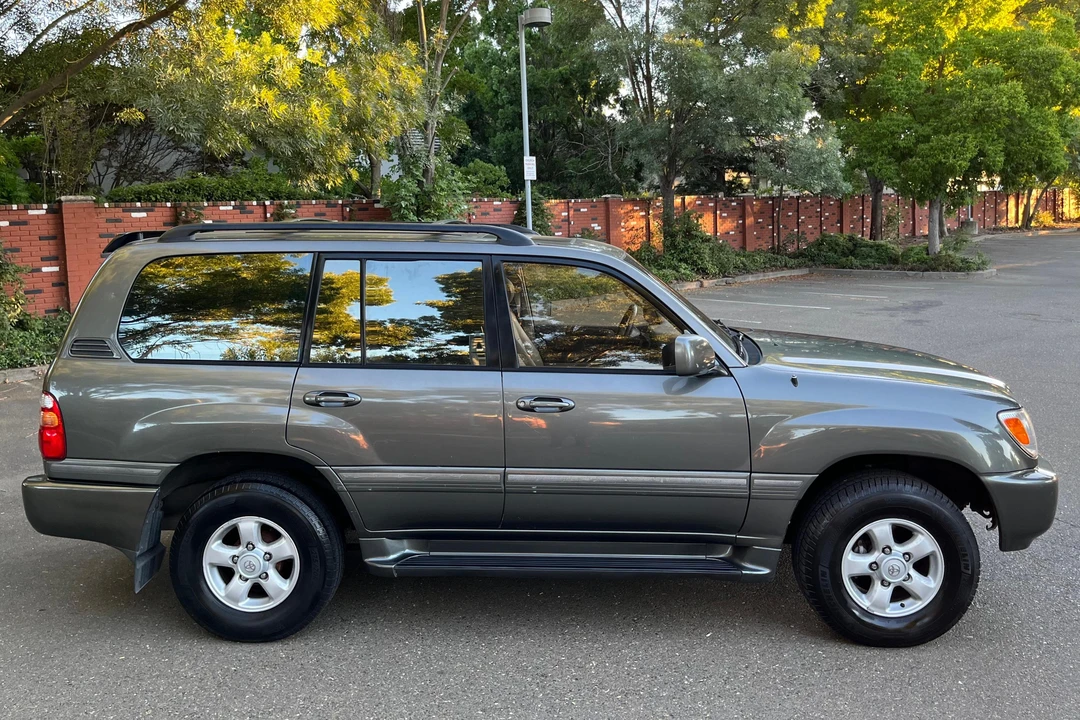 2000 Toyota J100 Land Cruiser - Image 3 of 31