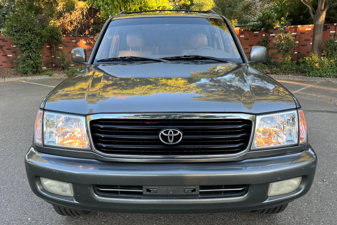 2000 Toyota J100 Land Cruiser - Image 2 of 31