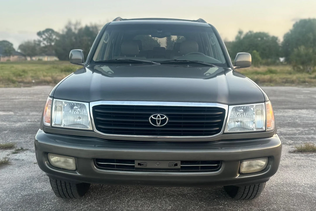 2000 Toyota J100 Land Cruiser - Image 2 of 31