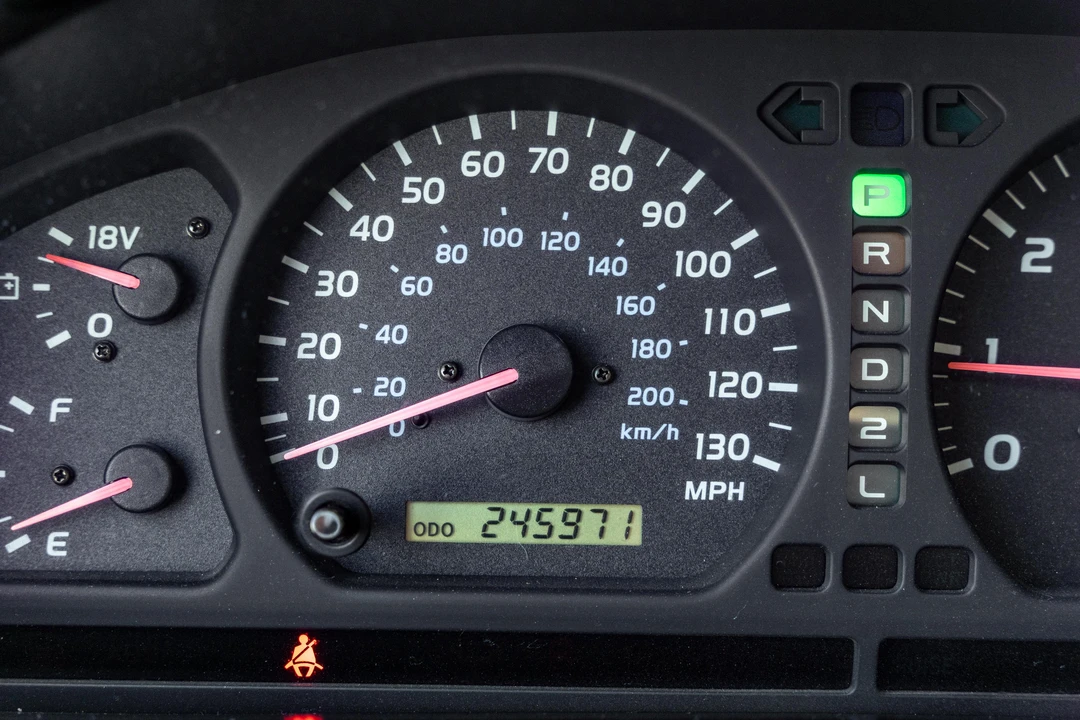 2000 Toyota J100 Land Cruiser - Image 18 of 31