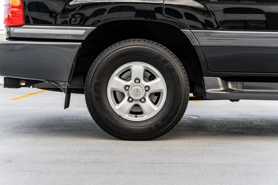 2000 Toyota J100 Land Cruiser - Image 13 of 31