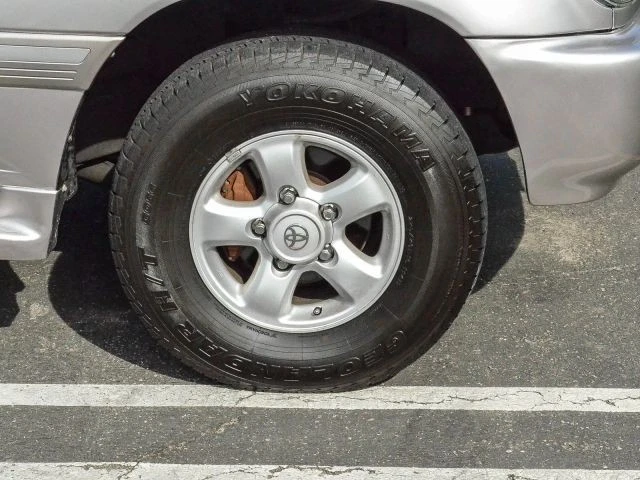 2000 Toyota J100 Land Cruiser - Image 13 of 31