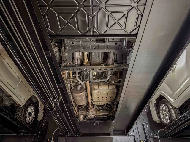 2000 Toyota J100 Land Cruiser - Image 17 of 31