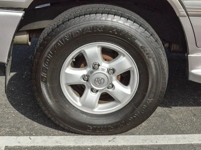 2000 Toyota J100 Land Cruiser - Image 12 of 31